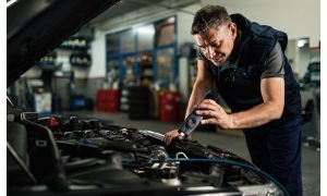What to Expect During a Professional Car Battery Road Rescue Service