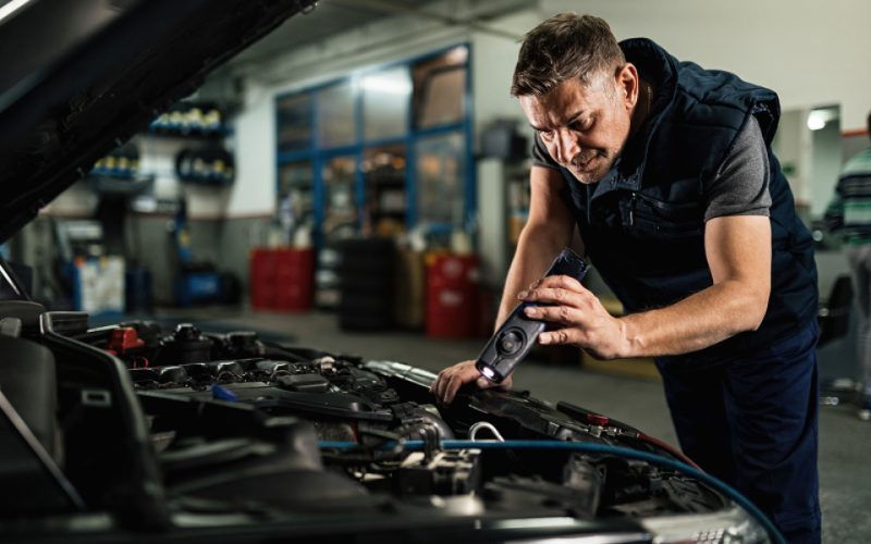 What to Expect During a Professional Car Battery Road Rescue Service