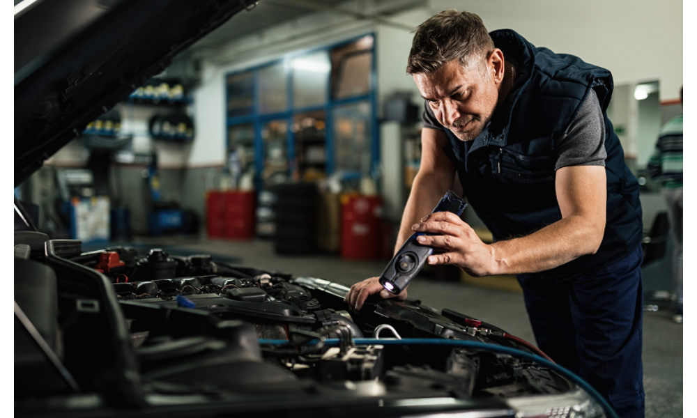 What to Expect During a Professional Car Battery Road Rescue Service